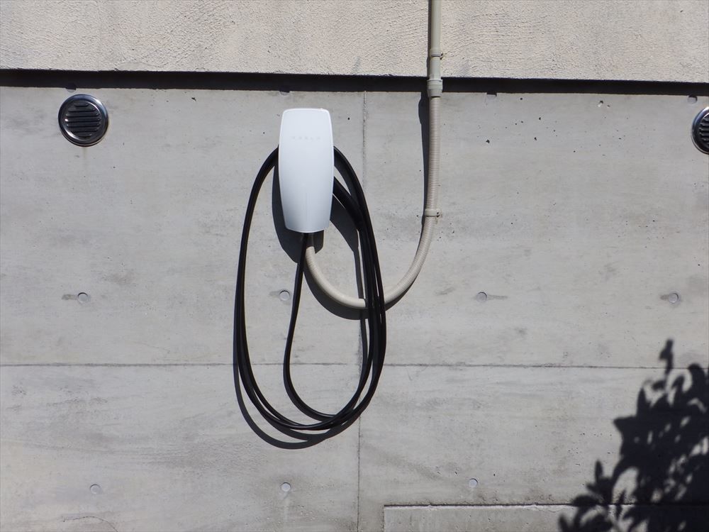 Tesla ウォールコネクター ホワイト Stand / Mounting Post for Tesla